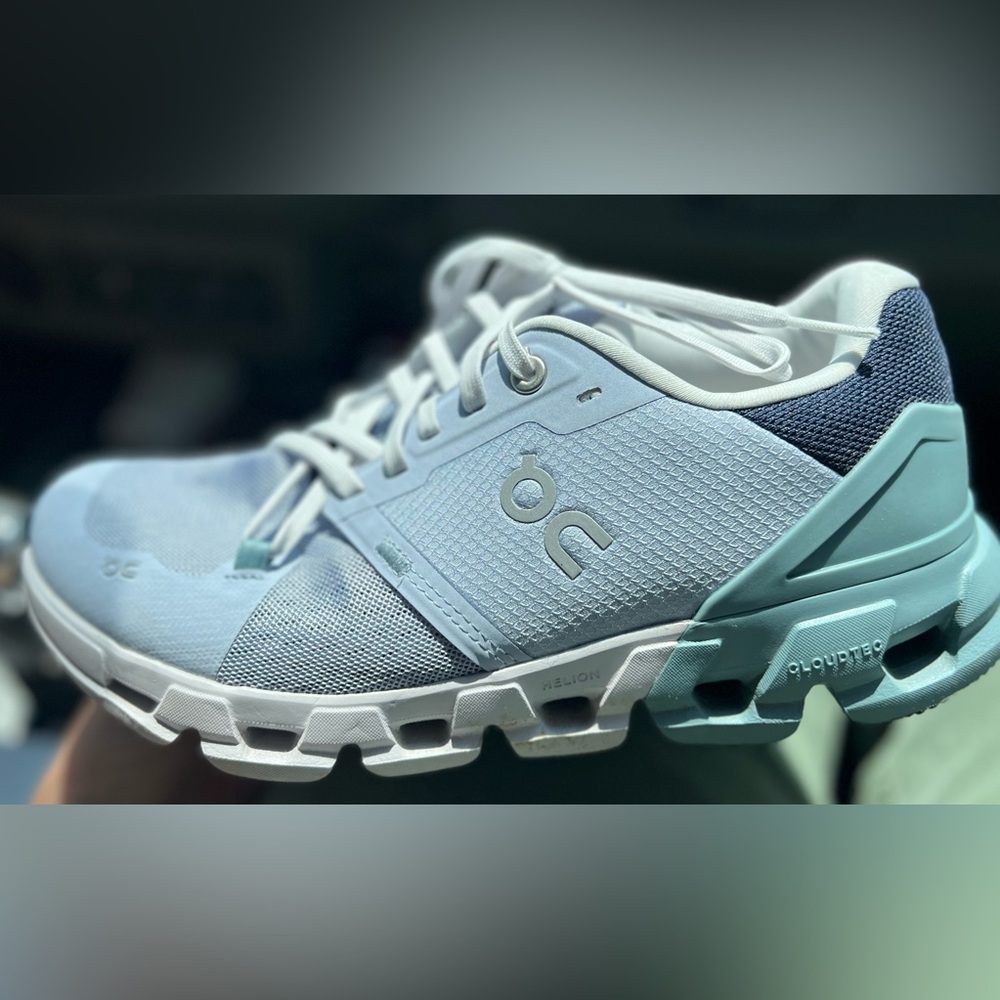 On cloud women’s running shoes size 8 - worn once
